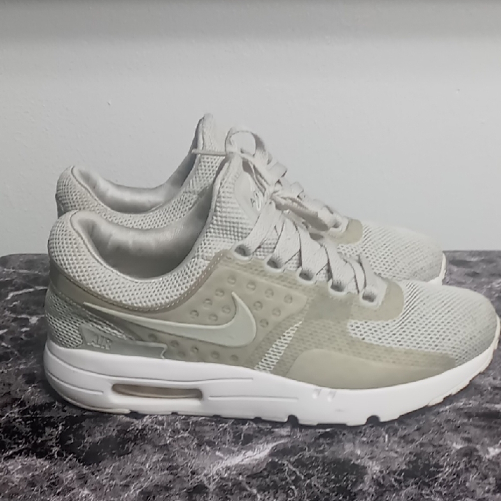Mens Nike Gray Sneakers Size 8
